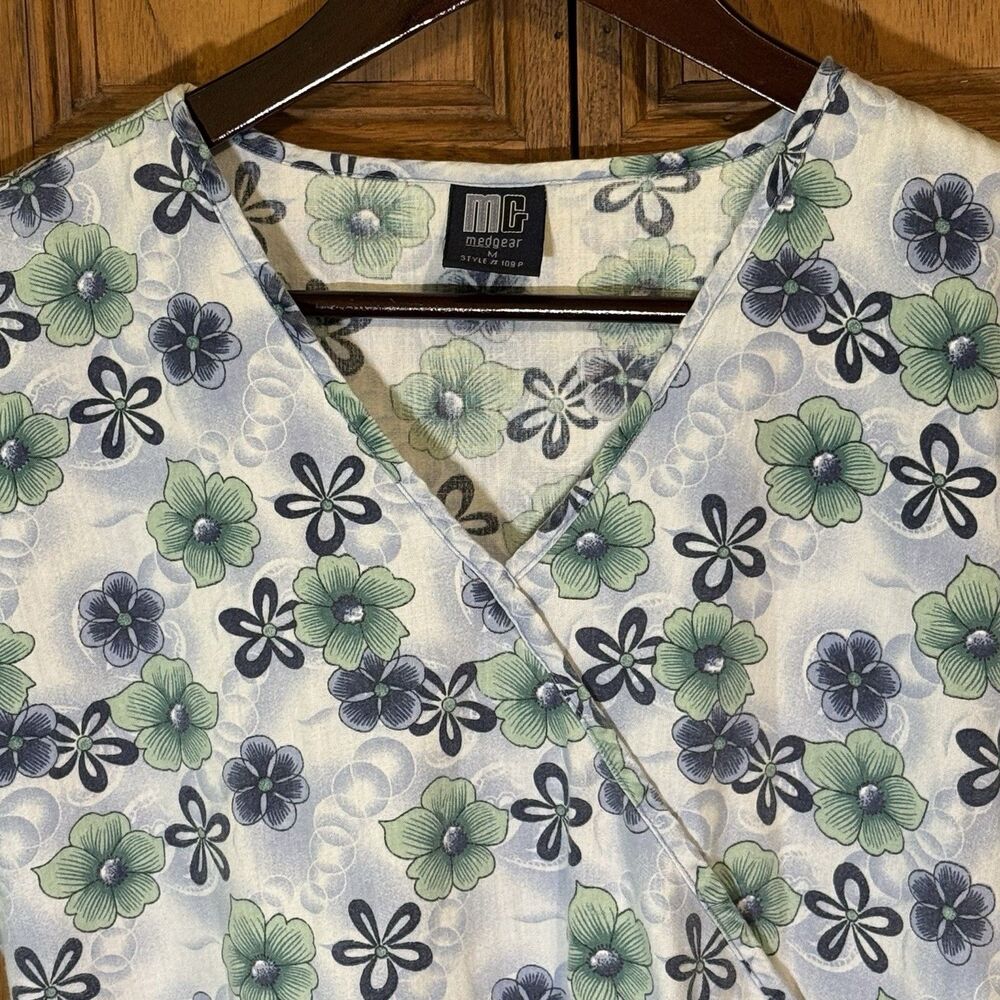Medgear Top Women's M Blue Green Floral Cotton Poly Scrubs Pockets Wrap Tie Back